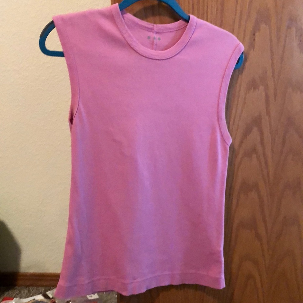 Three dot sleeveless tee